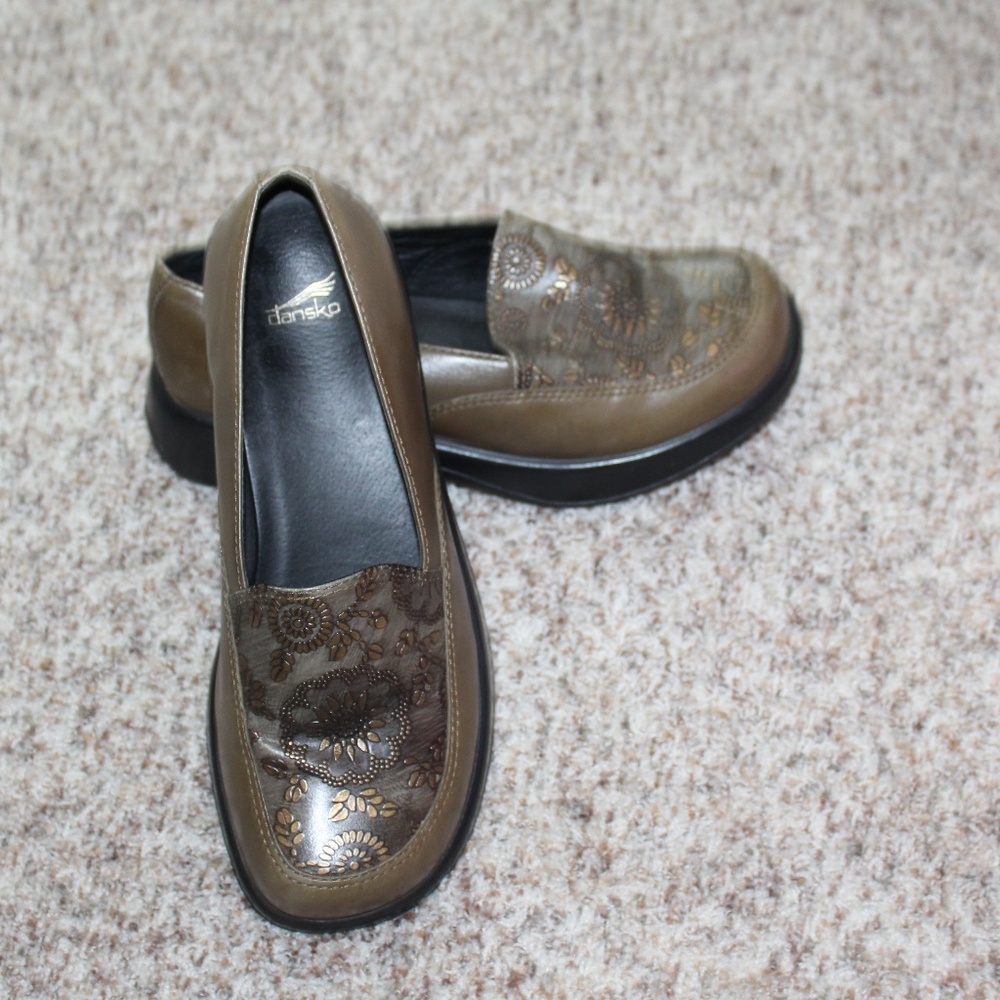 Dansko Olive Green Loafers New SZ 41